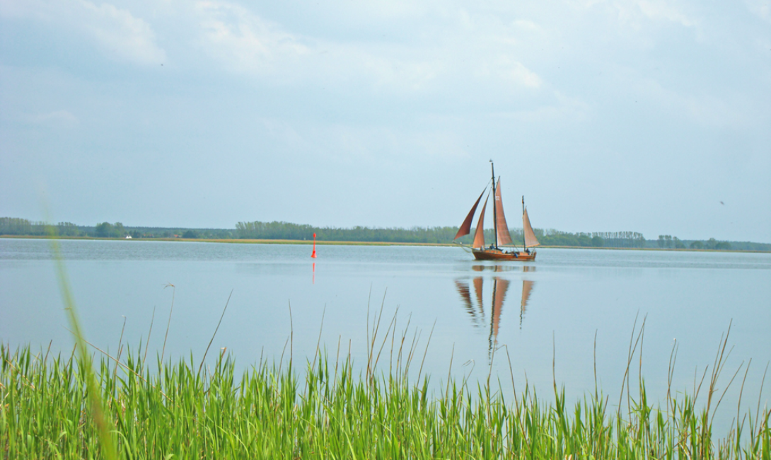 Schiff auf Wasser