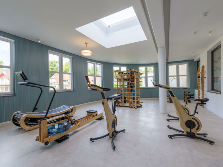 Fitnessgeräte mit Wasserkraft in der Apartmentanlage Zwei Wasser