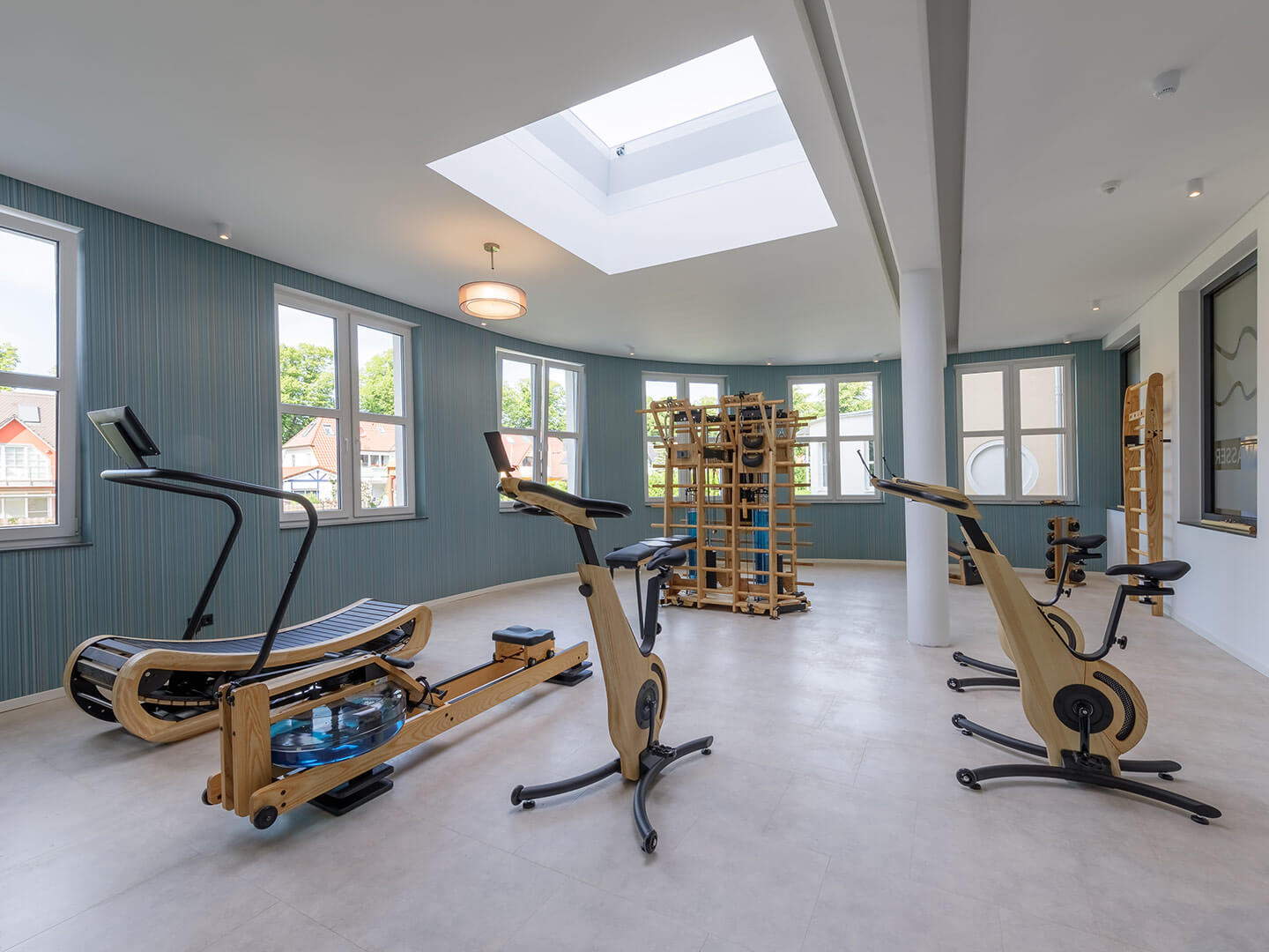 Fitnessgeräte mit Wasserkraft in der Apartmentanlage Zwei Wasser